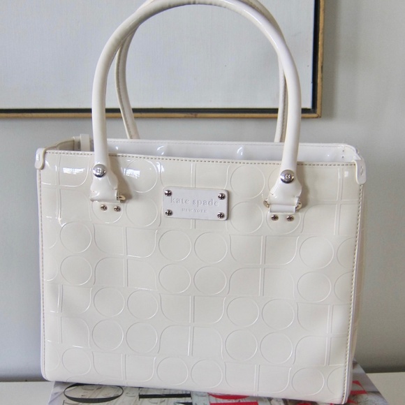 kate spade Handbags - KATE SPADE QUINN Wellesley Optic White Patent Leather Large Bucket Bag